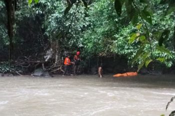 Tim SAR evakuasi pria hanyut di Sungai  Lau Biang Kabupaten Karo