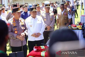 Kapolri serahkan bantuan peralatan penanggulangan karhutla untuk Riau