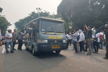 Polisi fasilitasi dua perwakilan peserta aksi damai temui pihak BGN