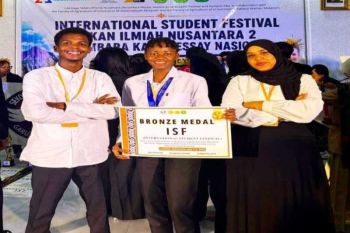 Mahasiswa internasional UMMAT raih medali perunggu lomba esai ISF 2026