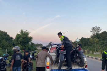 Polres Tabalong bubarkan balap liar di Jalan Nan Sarunai