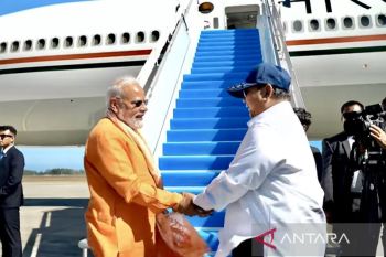 Presiden Prabowo lepas kepulangan PM Modi di Bandara YIA Yogyakarta