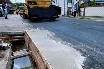Jalan Sekolah diaspal ulang, Pemko Pekanbaru sekaligus benahi drainase yang rubuh
