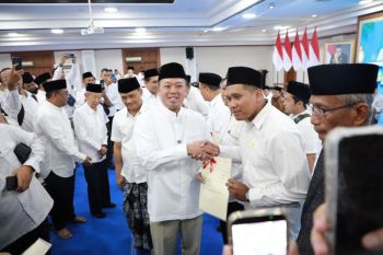 Serahkan 243 sertipikat tanah wakaf di Jawa Tengah, Menteri Nusron: Bagian dari program prioritas nasional selesaikan kepastian hukum aset umat