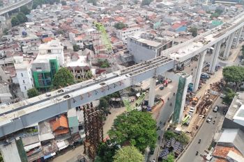 Jalur LRT Jakarta Fase 1B rute Velodrome-Manggarai tersambung 100 persen