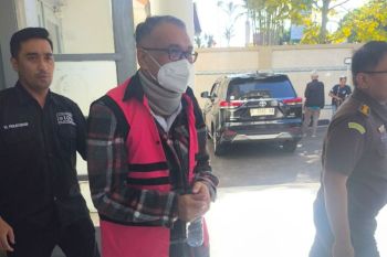 Kejari Purwokerto menahan tersangka korupsi penjualan susu BBPTUHPT
