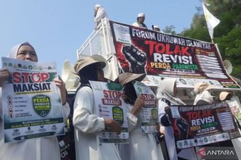 Ormas Islam Bekasi unjuk rasa tolak revisi perda soal hiburan malam