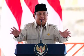 Prabowo urges self-improvement from bureaucrats in fulfilling duties