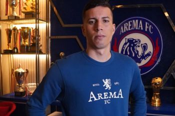 Arema perkuat lini belakang dengan datangkan bek Diego Landis