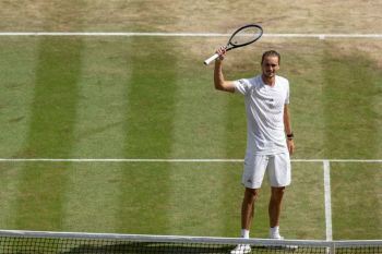 Zverev capai final Wimbledon pertama setelah hentikan Fery