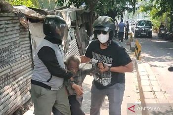 Satpol PP tertibkan PPKS di sejumlah titik kawasan Grogol Petamburan