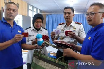 Warga Binaan Rutan Temanggung mendapatkan keterampilan merajut