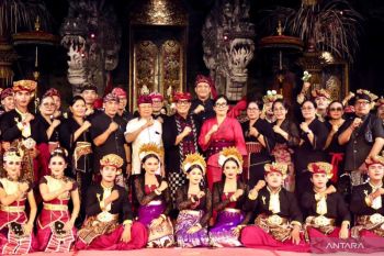 Bupati Tabanan saksikan Parade Gong Kebyar dukung senimannya pentas di PKB