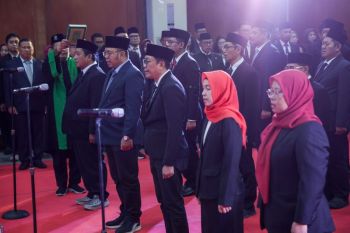 Menggeser kursi menata amanah