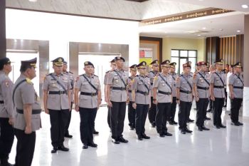 Polda Maluku rotasi sembilan pejabat untuk perkuat organisasi