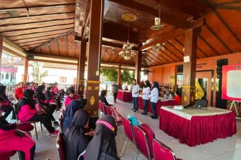 Dukung kesehatan lansia, mahasiswa UMS aktif dalam program PROLANIS Puskesmas Gatak
