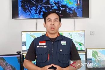 Cuaca Senin, Waspada hujan disertai petir dan angin kencang di Sumatera Utara