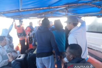 Tim SAR evakuasi 14 penumpang speedboat mati mesin di Kepulauan Aru