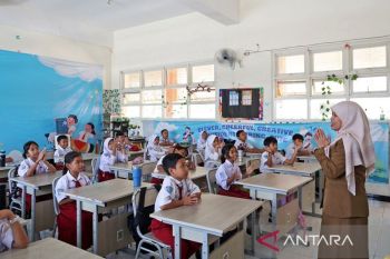 Melampaui mitos sekolah favorit