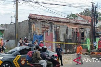 Satu orang tewas dalam ledakan yang hancurkan toko bangunan di Purwakarta