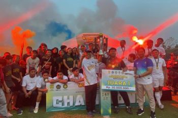 Samba Persada juara Wonorejo Cup IV, Rektor UMS serahkan trofi