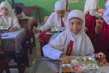 SDN Semangat Dalam 5 Batola terima penyaluran perdana Program MBG