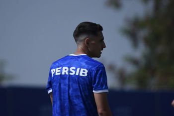 Luka Menalo: Fanatisme Bobotoh pengalaman baru selama karir saya