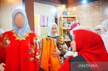 Wastra dan Kriya Gowa terjual Rp45 juta pada pameran Dekranas ke-46 di Makassar
