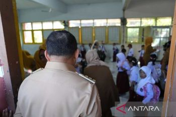 Hari pertama sekolah di Makassar aman