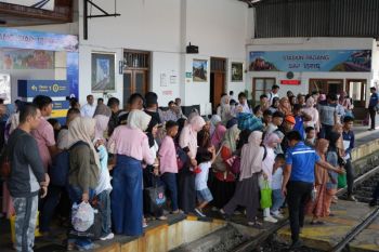 Kepercayaan Masyarakat Terus Meningkat, KAI Divre II Sumbar Layani 205 Ribu Pelanggan Saat Libur Sekolah