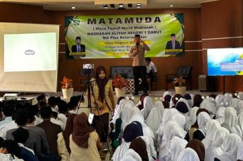 Polres Garut edukasi siswa dalam MPLS tentang bahaya perundungan