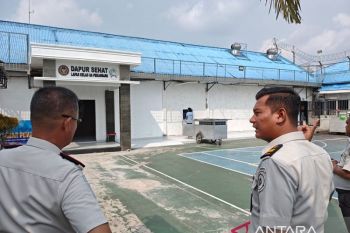 Pastikan berjalan optimal, Kalapas Pekanbaru Yuniarto tinjau progres pembangunan dapur sehat