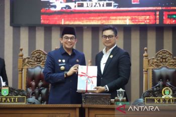 Bupati Tanah Bumbu sampaikan KUA-PPAS 2027 ke DPRD