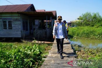 Pemkot Banjarmasin bangun ulang ratusan meter titian di Murung Selong