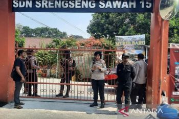 Peneror bom di SDN Srengseng Sawah disebut sempat antar anak sekolah