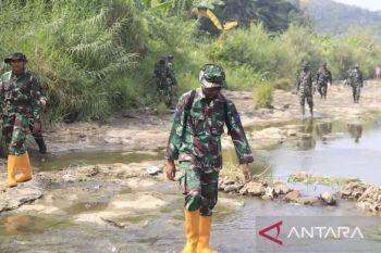 Marinir TNI AL patroli susuri Sungai Cileungsi cegah pencemaran