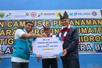 Dukung Mitigasi Bencana Hidrometeorologi, PLN UID Sumbar Serahkan 100 Bibit Pohon pada Kunjungan Kerja Menteri Lingkungan Hidup