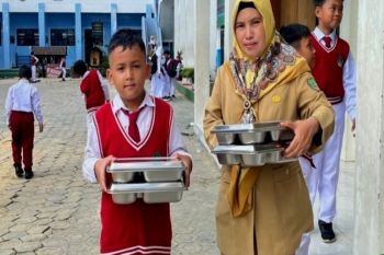 Disdik Barut pastikan pembagian makanan bergizi di SDN 5 Melayu berjalan lancar