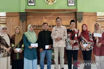 Pemkab-Baznas Bantul menyalurkan bantuan modal usaha bagi warga Banguntapan