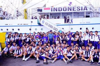 Kodaeral VIII tumbuhkan jiwa bahari SMP Hang Tuah di KRI Bima Suci