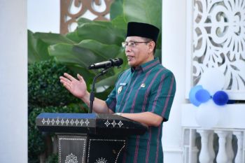 Pemkab Lombok Timur menghadirkan khitanan massal