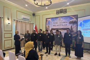 Khofifah minta alumni Airlangga asal Bali kolaborasi dukung program Pemprov Bali