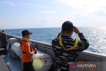 TNI AL evakuasi korban KLM Nurul Salsa di perairan Selayar