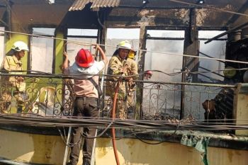Sebuah rumah dan enam petak kontrakan ludes terbakar di Tanjung Priok