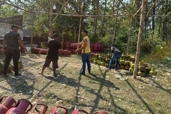 Polres Blora menemukan segel tabung elpiji oplosan dari tiga daerah di Jatim