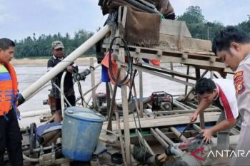 48 rakit PETI merusak Sungai Kuantan wilayah Cerenti