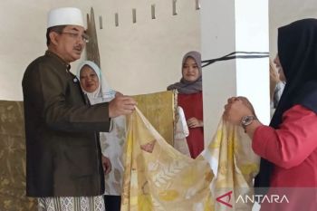 Pemkab Tanjabbar siap fasilitasi pasar produk UMKM kain  pewarna alami