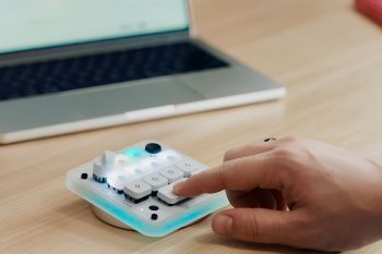 Bintang dunia meriahkan penutupan Piala Dunia, OpenAI gebrak pasar Hardware
