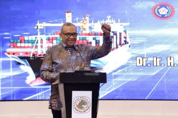 Wamenaker tegaskan penting penguatan aspek K3 di sektor bongkar muat