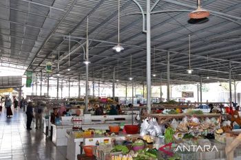 Merawat nadi pasar rakyat